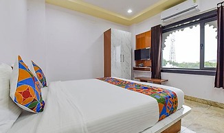 Fabhotel Lali Palace