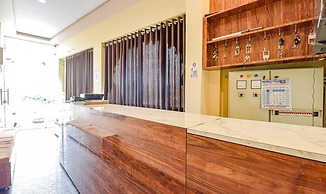 Fabhotel Lali Palace