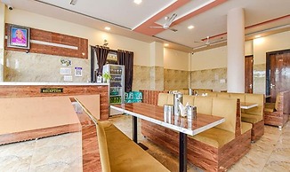 Fabhotel Lali Palace