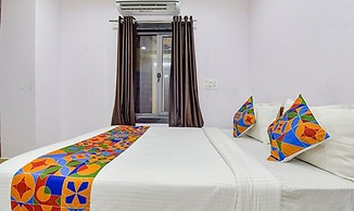Fabhotel Lali Palace