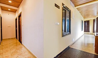 Fabhotel Lali Palace