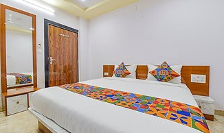 Fabhotel Lali Palace