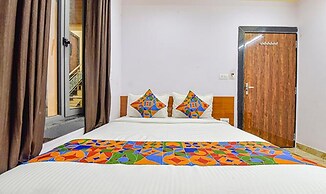 Fabhotel Lali Palace