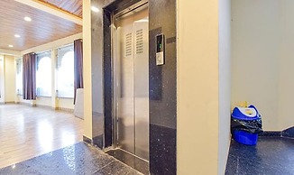 Fabhotel Lali Palace