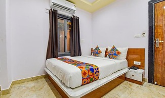 Fabhotel Lali Palace
