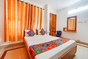 Fabexpress Majestic Inn