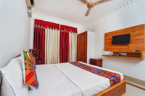 Fabexpress Majestic Inn