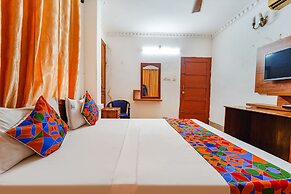 Fabexpress Majestic Inn