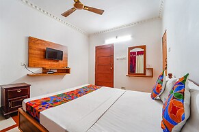 Fabexpress Majestic Inn