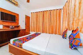 Fabexpress Majestic Inn