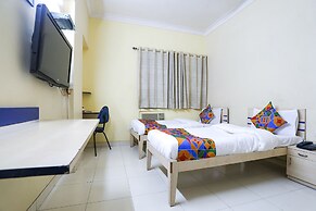 Fabhotel De Rajanigandha