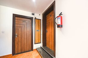 Fabhotel Golden Tree