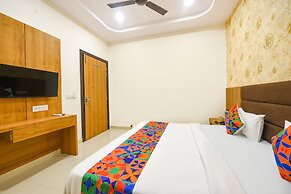 Fabhotel Golden Tree