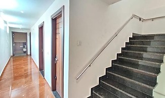 Fabhotel Golden Tree