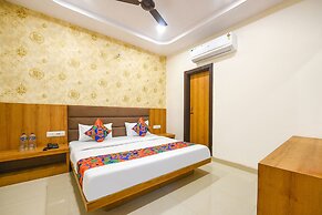 Fabhotel Golden Tree