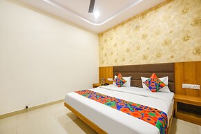 Fabhotel Golden Tree