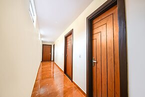 Fabhotel Golden Tree