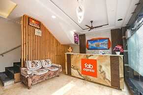 Fabhotel Golden Tree