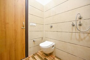 Fabhotel Golden Tree