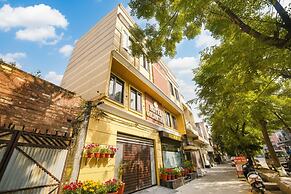 Fabhotel Golden Tree