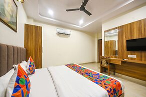 Fabhotel Golden Tree