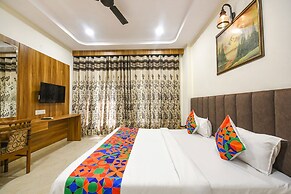 Fabhotel Golden Tree