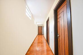 Fabhotel Golden Tree