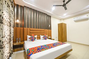 Fabhotel Golden Tree