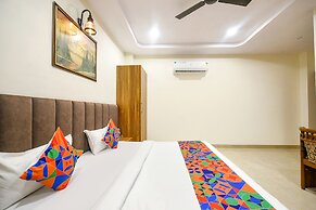 Fabhotel Golden Tree