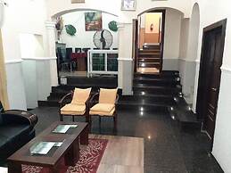 Howard Lodgings and Leisure