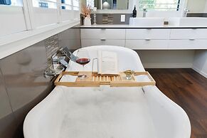 Kaitahi Chef's Table & Lodge