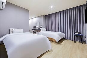 Paradise Hotel