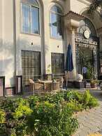 Al Fouad Palace Pyramids View