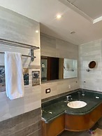 Al Fouad Palace Pyramids View