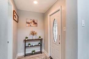 Updated Seminole Home w/ Pool - 7 Mi to Beach!