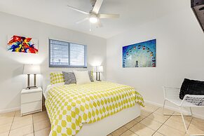 2 Mi to Dtwn Hollywood: Vibrant Pet-friendly Condo