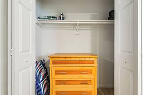 2 Mi to Dtwn Hollywood: Vibrant Pet-friendly Condo