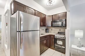 2 Mi to Dtwn Hollywood: Vibrant Pet-friendly Condo