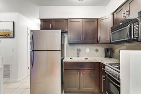 2 Mi to Dtwn Hollywood: Vibrant Pet-friendly Condo