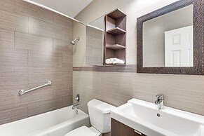 2 Mi to Dtwn Hollywood: Vibrant Pet-friendly Condo