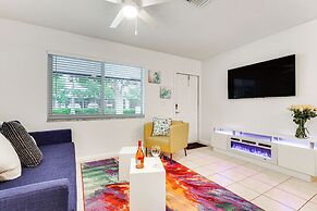 2 Mi to Dtwn Hollywood: Vibrant Pet-friendly Condo