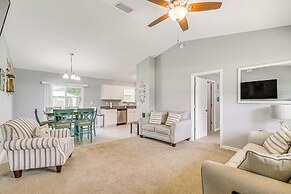 Walk to Rainbow River: Dunnellon Retreat