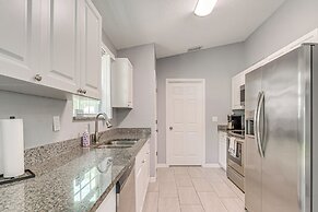 Walk to Rainbow River: Dunnellon Retreat