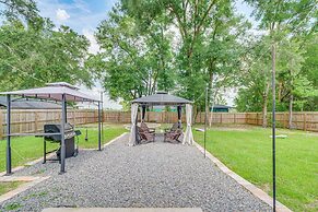 Walk to Rainbow River: Dunnellon Retreat