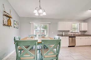 Walk to Rainbow River: Dunnellon Retreat