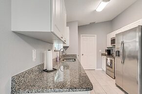 Walk to Rainbow River: Dunnellon Retreat