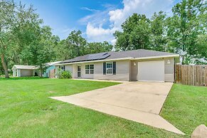 Walk to Rainbow River: Dunnellon Retreat