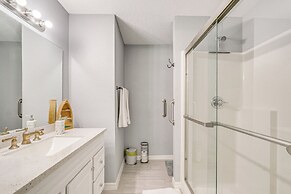 Walk to Rainbow River: Dunnellon Retreat