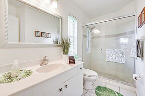 Lakefront Venice Home: 4 Mi to Manasota Key Beach!