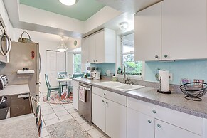 Lakefront Venice Home: 4 Mi to Manasota Key Beach!